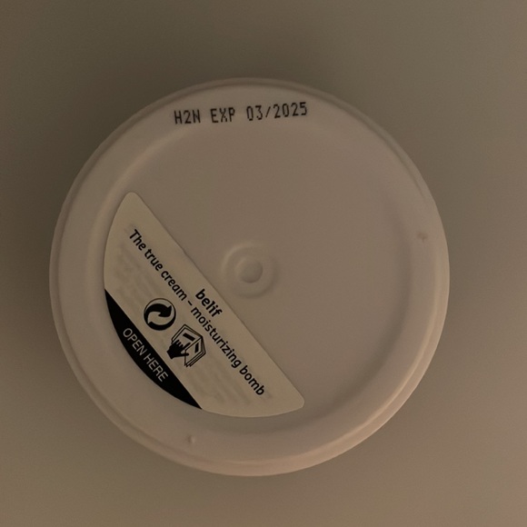 Belif The True Cream Moisturizing Bomb - Picture 2 of 3